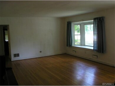 Living Room - With Bay Window Street View