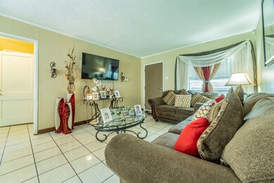 810 Cherokee Trace, Grand Prairie, TX 75051 - photo 4