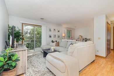 6224 Magda Dr unit D, Maple Grove, MN 55369 - photo 2