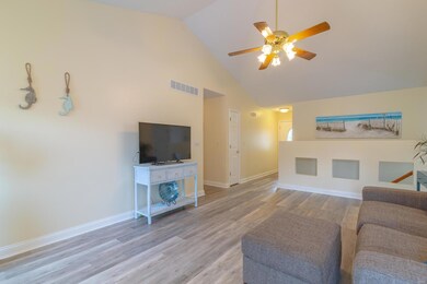 Bright and cheerful living room!