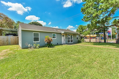 1735 W 43rd St, Houston, TX 77018 - photo 2
