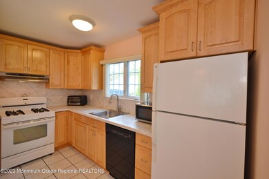 12 Linton Close unit 1000, Freehold, NJ 07728 - photo 5