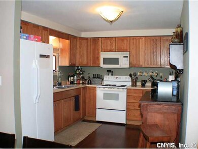Kitchen. Updated kitchen & appliances. New laminat