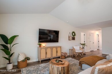 6-web-or-mls-77 West Luminous Way-106