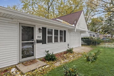 702 S Scottswood Dr, Urbana, IL 61802 - photo 4