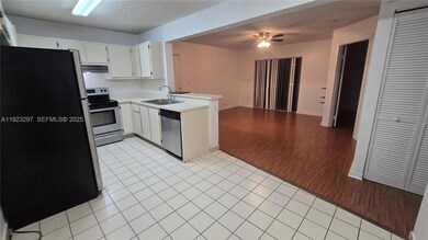 400 Palm Cir W unit 305, Pembroke Pines, FL 33025 - photo 2