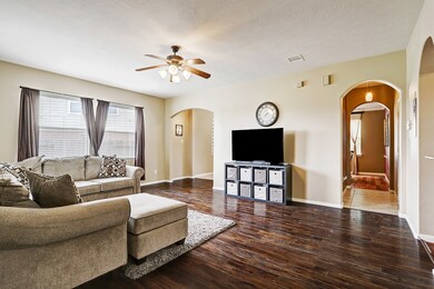 7902 Audubon Springs Dr, Houston, TX 77040 - photo 4