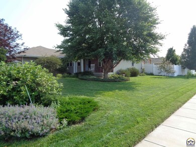 4524 SW Misty Harbor Dr, Topeka, KS 66610 - photo 2