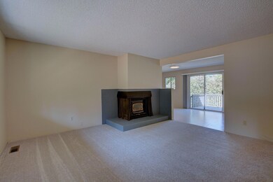 1124 NW D St, Grants Pass, OR 97526 - photo 4