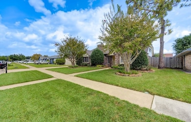 2513 Henderson Ln, Deer Park, TX 77536 - photo 2