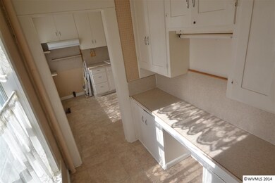 1013 Calapooia St SW, Albany, OR 97321 - photo 4