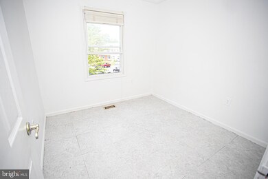 2242 Dawn Ln, Temple Hills, MD 20748 - photo 6