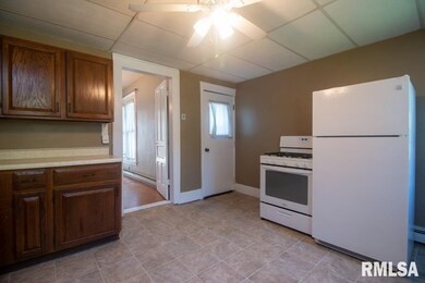 304 E High St, Davenport, IA 52803 - photo 4
