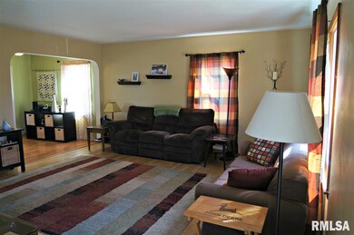 1238 E Dover Ct, Davenport, IA 52803 - photo 2