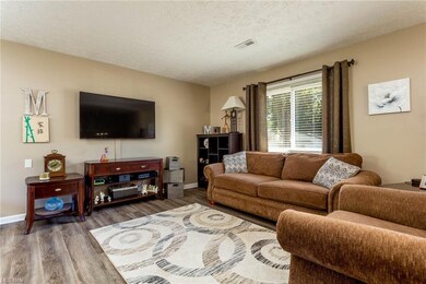 816 Hollywood Ave, Sheffield Lake, OH 44054 - photo 2