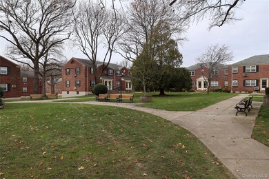 211-07 73rd Ave unit 349, Oakland Gardens, NY 11364 - photo 3