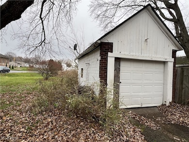 126 Stewart St, Hubbard, OH 44425 - photo 5