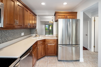 19 Woodway Rd unit 14, Stamford, CT 06907 - photo 4