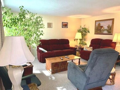 71 Yorktown Ct unit 71, Chicopee, MA 01020 - photo 4