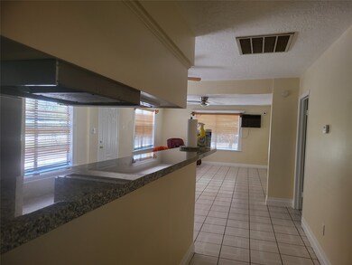 2210 Chamberlain St unit B, Houston, TX 77093 - photo 6