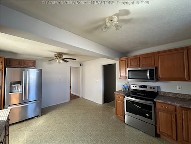 2204 Fletcher Ave, Dunbar, WV 25064 - photo 7