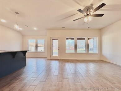 907 SE 2nd St, Pryor, OK 74361 - photo 7