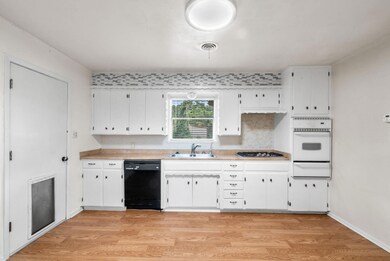 828 Vickie Dr, Azle, TX 76020 - photo 6