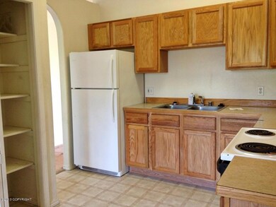 Kitchen w/pantry