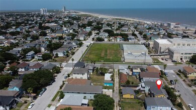 Prime location just three blocks from the beach! E