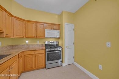 Waterford at East Brunswick unit 410, East Brunswick, NJ 08816 - photo 5