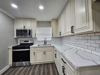Beautiful  kitchen with SOFT CLOSING CABINETS AND