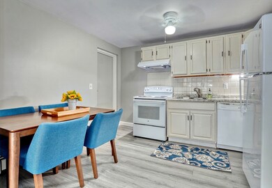 37 Montvale Ave unit 4, Woburn, MA 01801 - photo 3