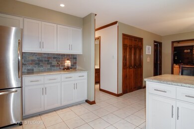 808 Biltmore Ct, Naperville, IL 60563 - photo 7