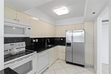 Delvista Towers Condominium unit 819, Miami, FL 33180 - photo 5