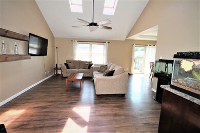 3379 Queensbury Dr, Columbus, IN 47203 - photo 5