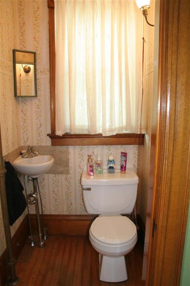 381 Spring St, Saint Johnsbury, VT 05819 - photo 7