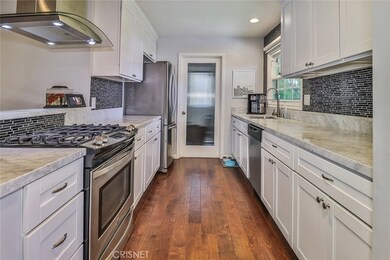 20754 Clark St, Woodland Hills, CA 91367 - photo 5