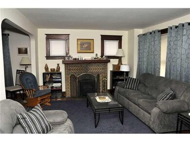 Living Room Lower unit: Nice size living room with