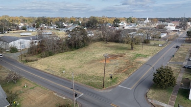 108 S Hook St, Tuscumbia, AL 35674 - photo 3