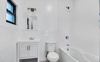 1842 Hunt Ave, Bronx, NY 10462 - photo 3