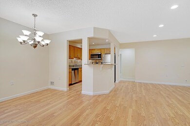 233 Azalea Cir Jackson NJ-large-004-5-In