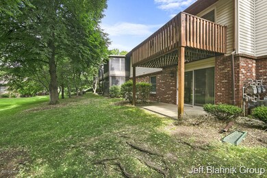 284 Bona Vista Dr NW unit 57, Grand Rapids, MI 49504 - photo 2