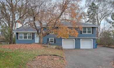 4652 Morris Cir, Bloomington, MN 55437 - photo 2