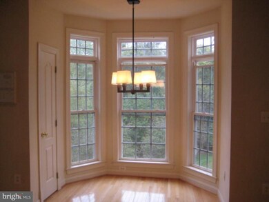 47816 Scotsborough Square unit 37, Sterling, VA 20165 - photo 2