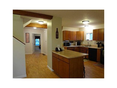 1219 8th St NW, Cedar Rapids, IA 52405 - photo 5