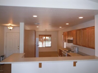 Breakfast Bar and Eat-in Kitchen