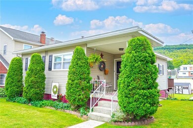 328 W Spruce St, Tamaqua, PA 18252 - photo 2