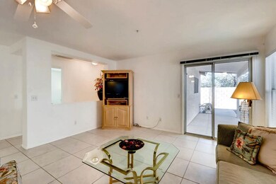 8875 E Arizona Park Pl-large-005-10-Livi