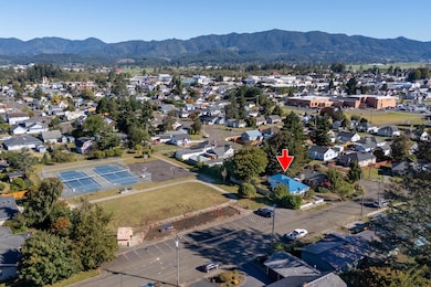 1412 9th St, Tillamook, OR 97141 - photo 3