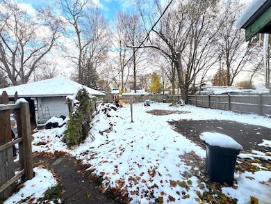 511 Maple St, Three Rivers, MI 49093 - photo 4